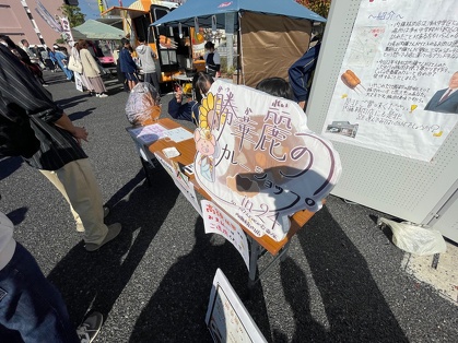 ２年４組のお店：勝華麗（カツカレー）のカレーショップ店頭